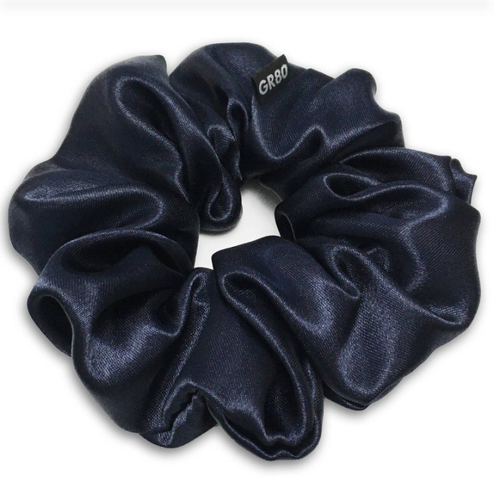 Prémium minőségű, indigókék szatén selyem scrunchie / hajgumi. Átmérője kb. 12 cm