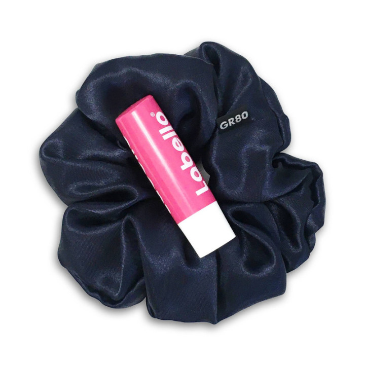 Prémium minőségű, indigókék szatén selyem scrunchie / hajgumi. Átmérője kb. 12 cm