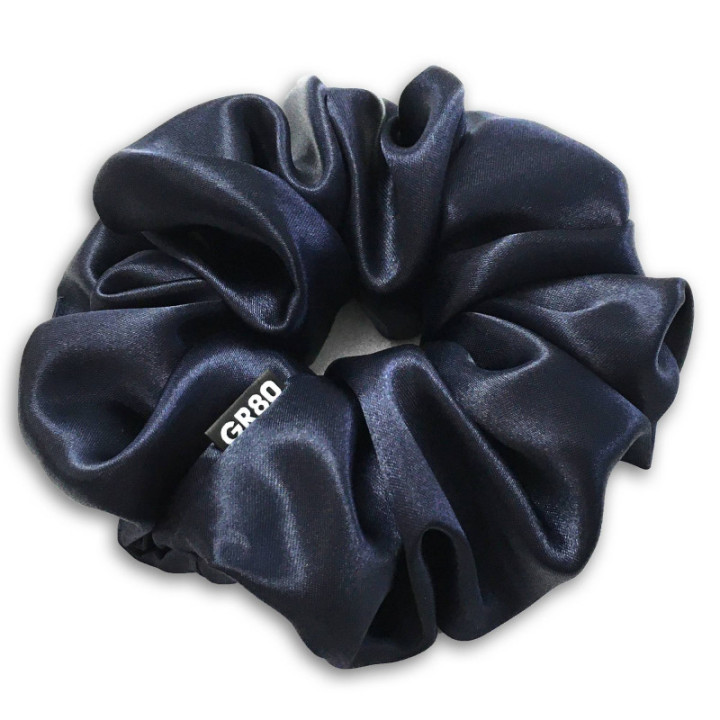 Prémium minőségű, indigókék szatén selyem óriás scrunchie / hajgumi. Átmérője kb. 16 cm