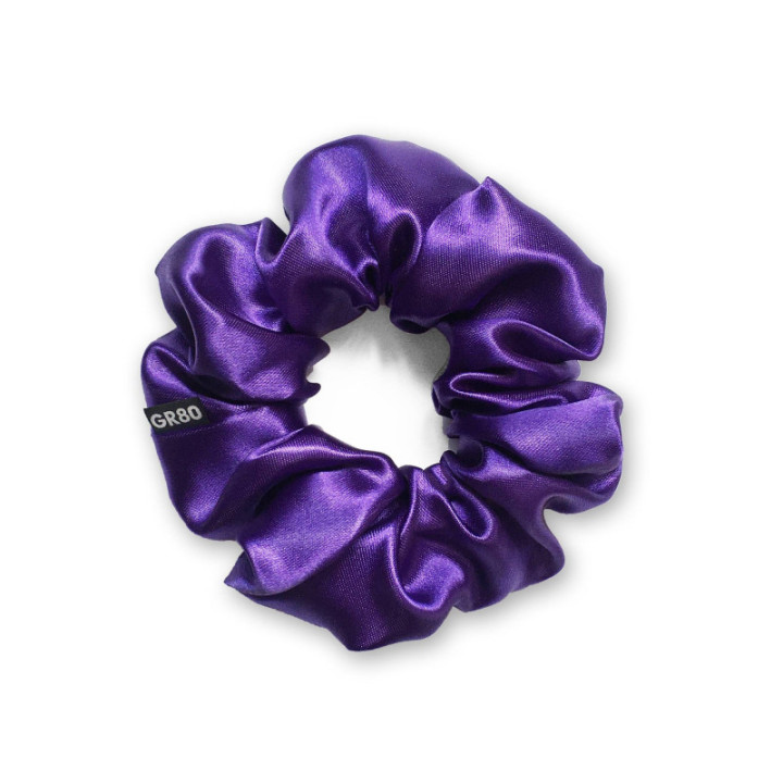 Lila hajgumi (scrunchie) prémium minőségű, vastagabb szatén selyemből. Átmérője kb. 12 cm