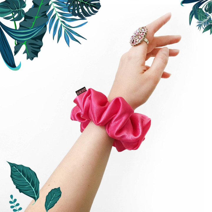 Prémium minőségű, pink színű szatén selyem scrunchie / hajgumi. Átmérője kb. 12 cm