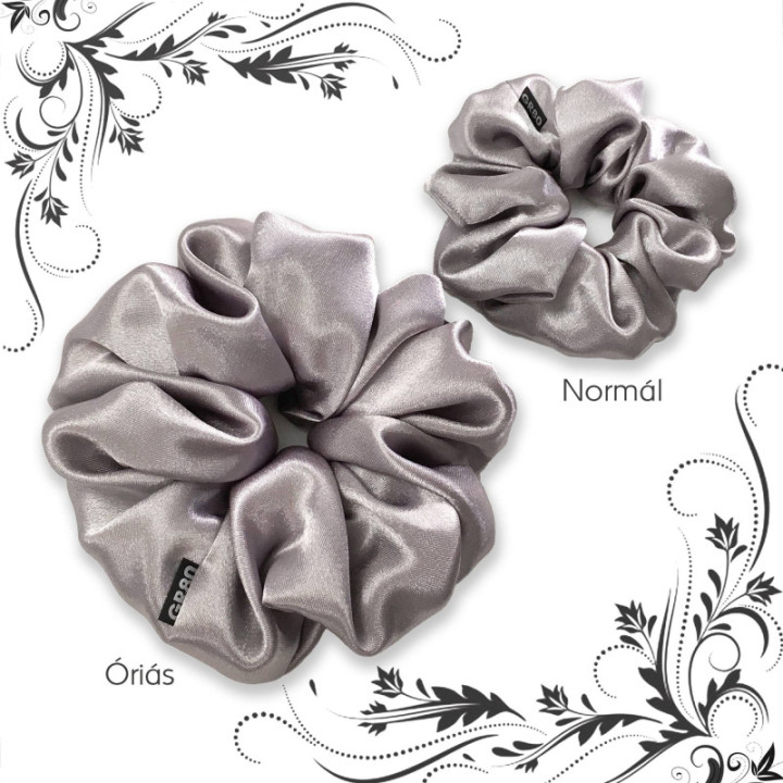 Óriás ezüst/közép szürke selyem hajgumi (scrunchie) prémium minőségű szaténból. Átmérője kb. 16 cm