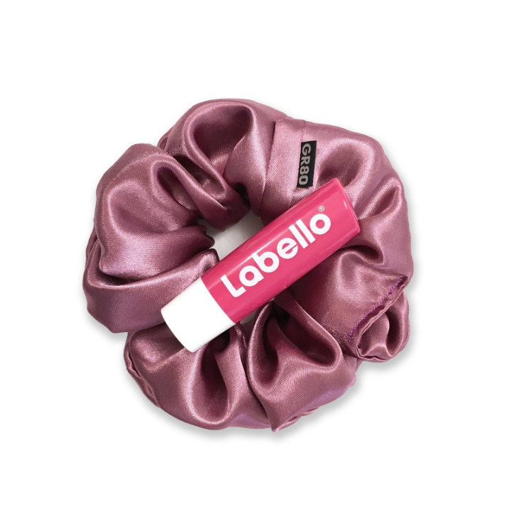 Sötét mályva selyem hajgumi (scrunchie) prémium minőségű szaténból. Átmérője kb. 12 cm