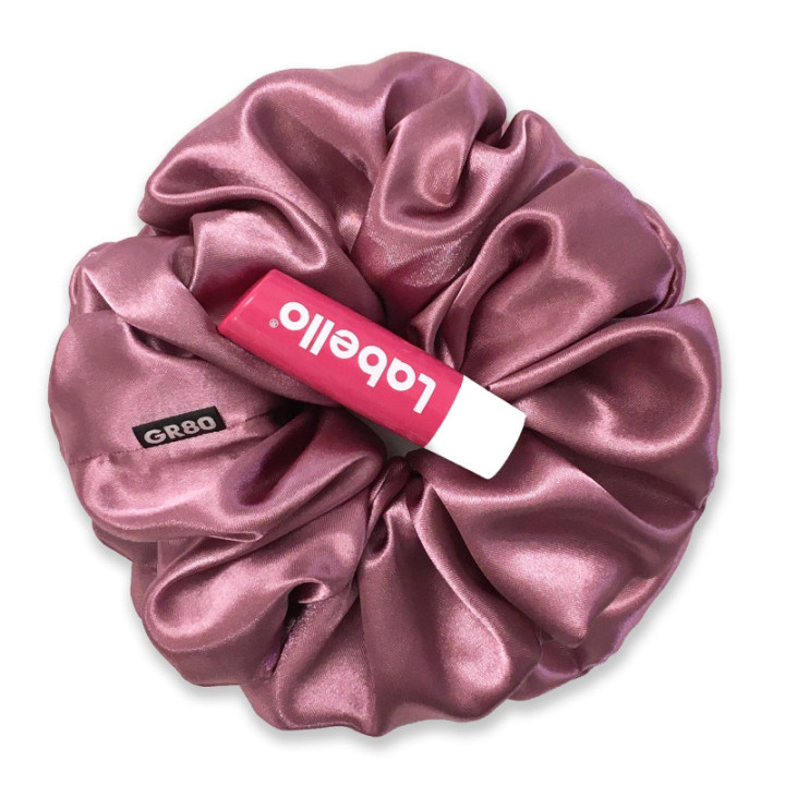 Óriás sötét mályva selyem hajgumi (scrunchie) prémium minőségű szaténból. Átmérője kb. 16-17 cm