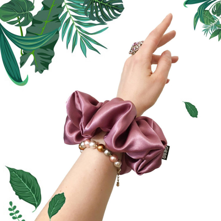 Óriás sötét mályva selyem hajgumi (scrunchie) prémium minőségű szaténból. Átmérője kb. 16-17 cm