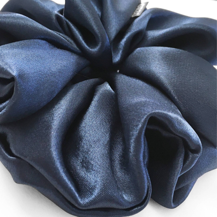 Óriás, sötétkék szatén selyem hajgumi, scrunchie