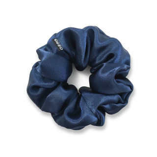 Sötétkék selyem hajgumi (scrunchie) prémium minőségű szaténból. Átmérője kb. 12 cm