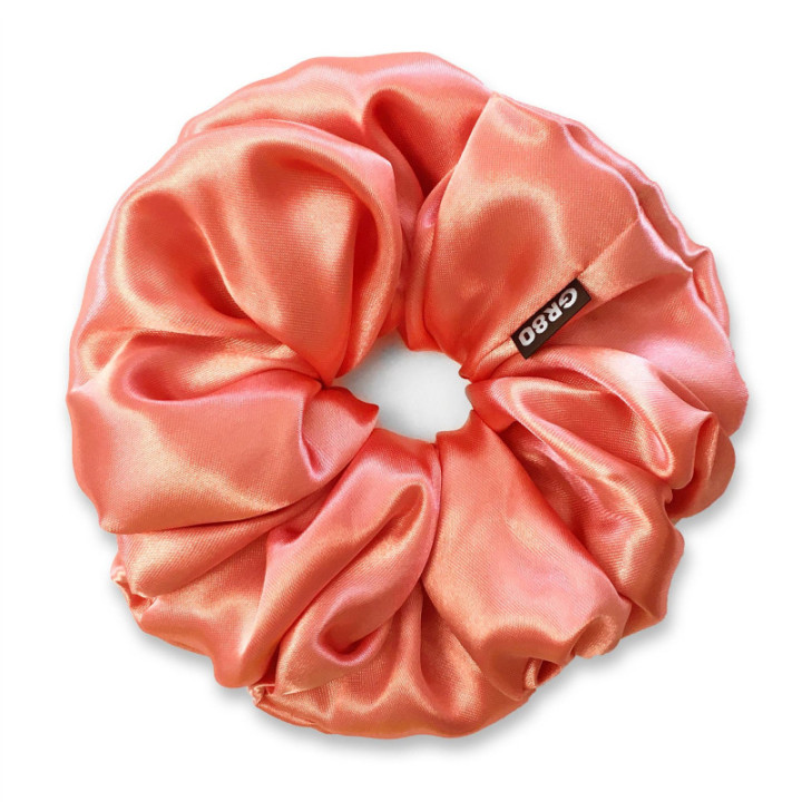 Óriás, korall színű selyem hajgumi (scrunchie) prémium minőségű szaténból. Átmérője kb. 16-17 cm