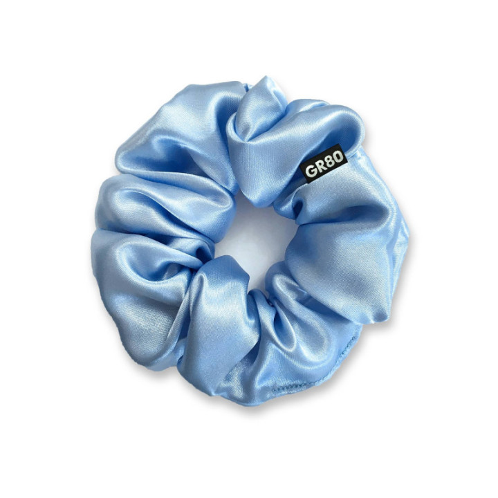 Világoskék színű selyem hajgumi scrunchie prémium minőségű szaténból. Átmérője kb. 12 cm