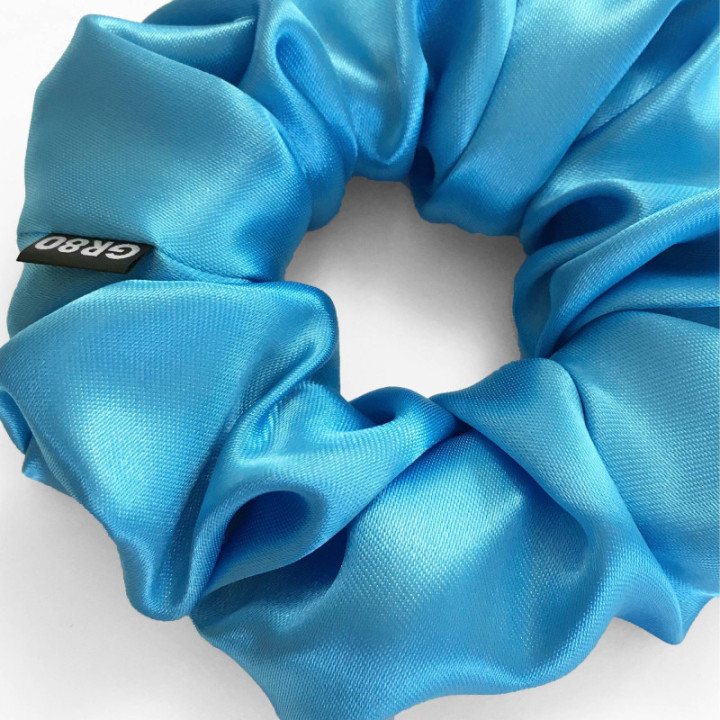 Ciánkék selyem hajgumi (scrunchie) prémium minőségű szaténból. Átmérője kb. 12 cm