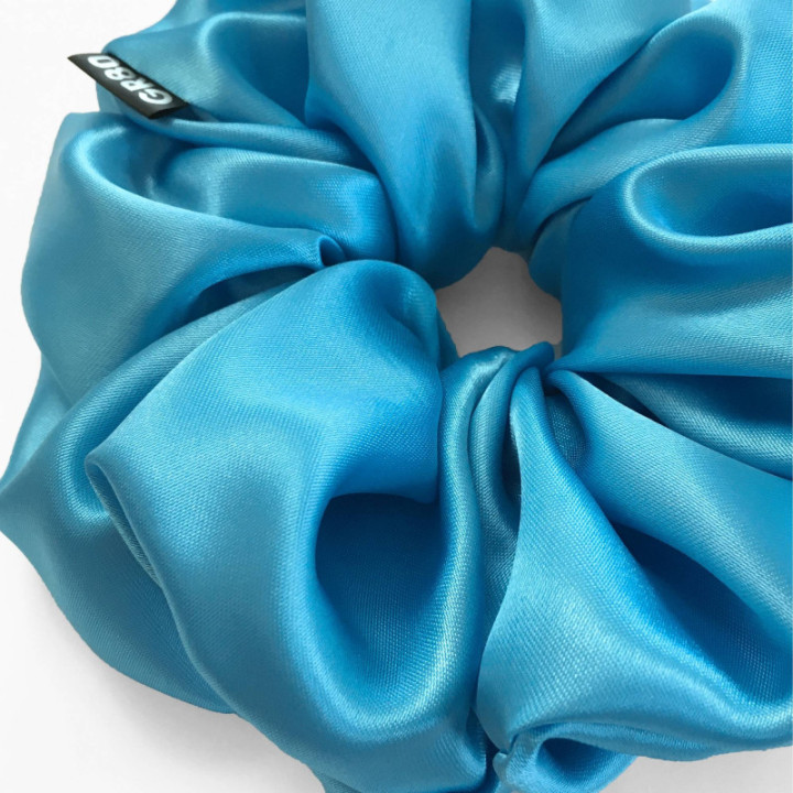 Óriás méretű, ciánkék színű szatén selyem scrunchie / hajgumi. Prémium minőségű! Átmérője kb. 16-17 cm