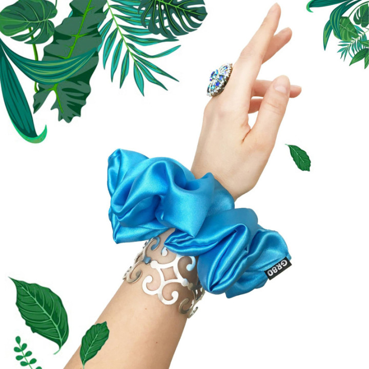 Óriás méretű, ciánkék színű szatén selyem scrunchie / hajgumi. Prémium minőségű! Átmérője kb. 16-17 cm