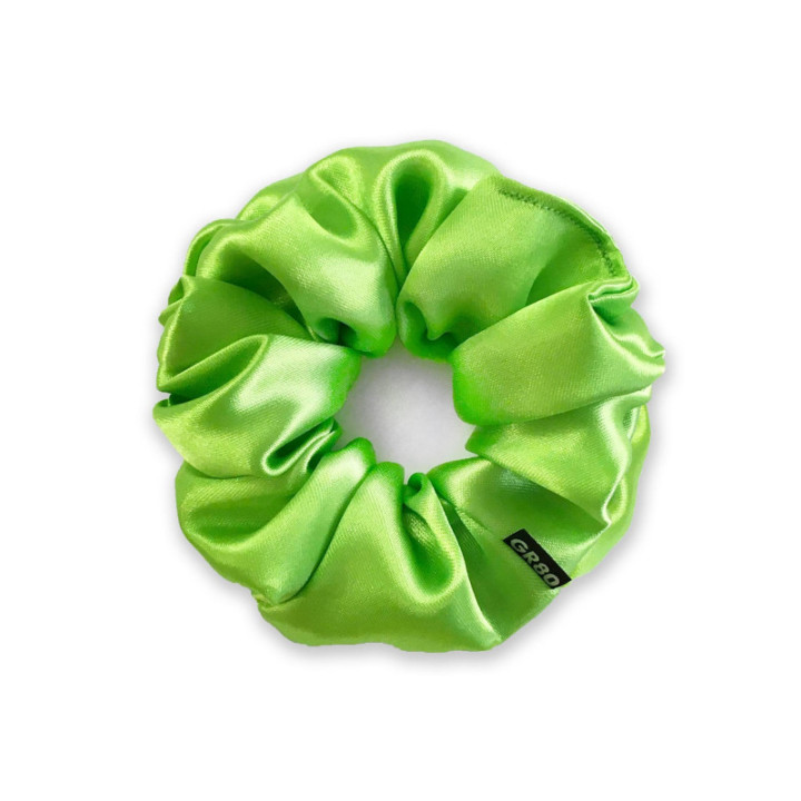 Kiwizöld selyem hajgumi (scrunchie) prémium minőségű szaténból. Átmérője kb. 12 cm