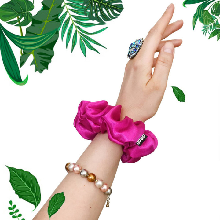 Prémium minőségű, magenta (ciklámen) színű szatén selyem scrunchie / hajgumi. Átmérője kb. 12 cm