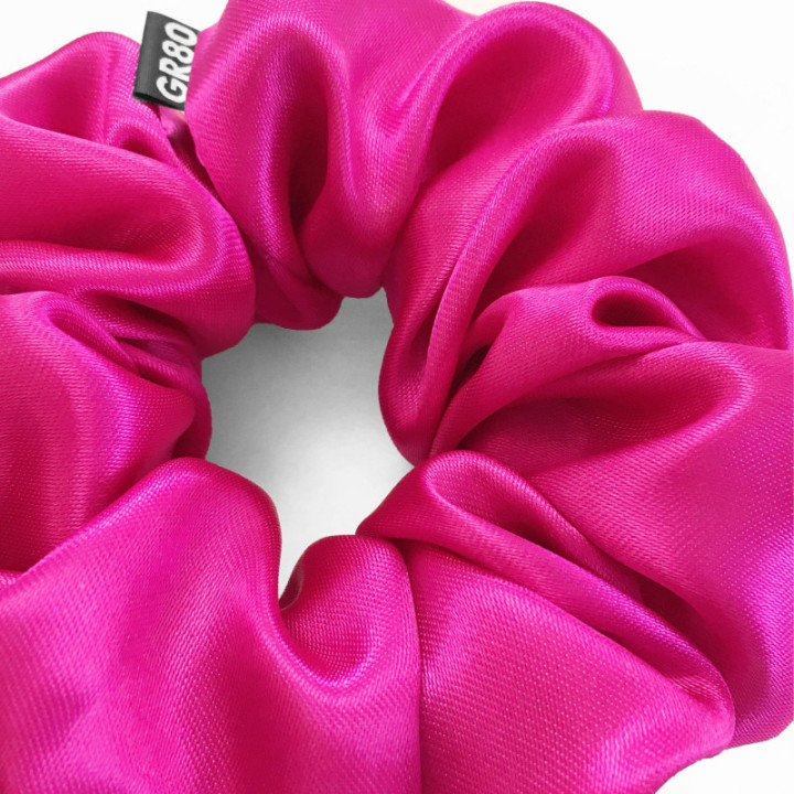 Prémium minőségű, magenta (ciklámen) színű szatén selyem scrunchie / hajgumi. Átmérője kb. 12 cm