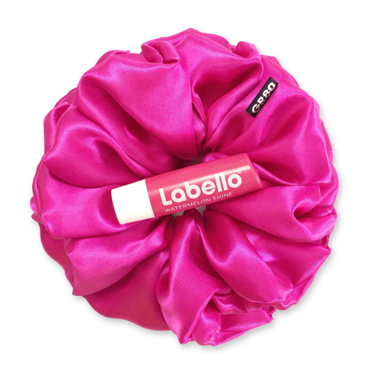 Óriás méretű, prémium minőségű, magenta (ciklámen) színű szatén selyem scrunchie / hajgumi. Átmérője kb. 16-17 cm