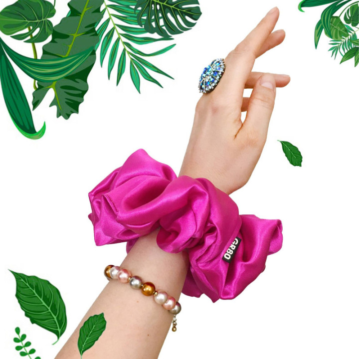 Óriás méretű, prémium minőségű, magenta (ciklámen) színű szatén selyem scrunchie / hajgumi. Átmérője kb. 16-17 cm