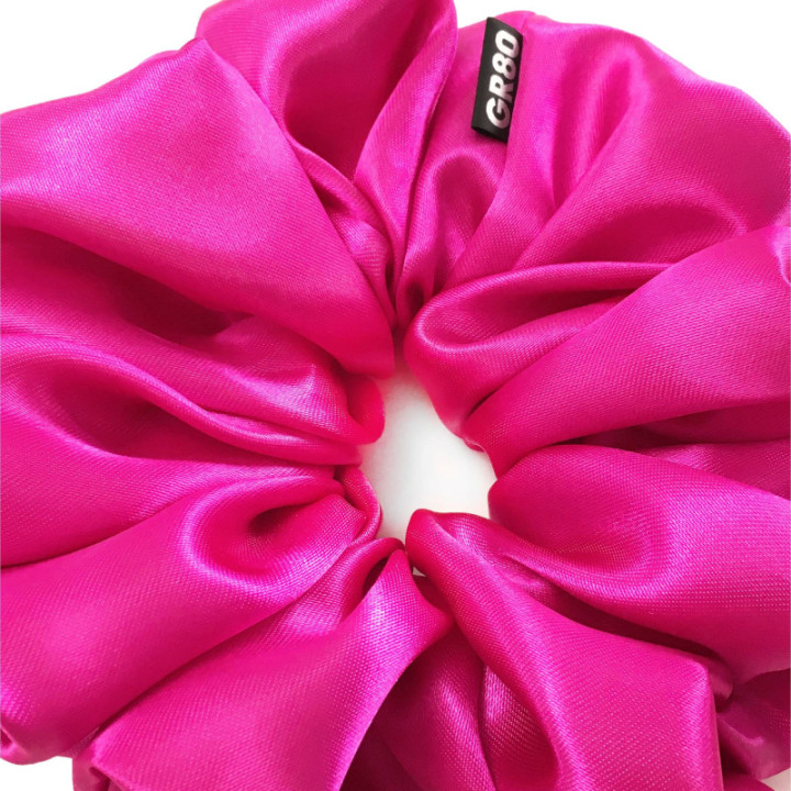 Óriás méretű, prémium minőségű, magenta (ciklámen) színű szatén selyem scrunchie / hajgumi. Átmérője kb. 16-17 cm
