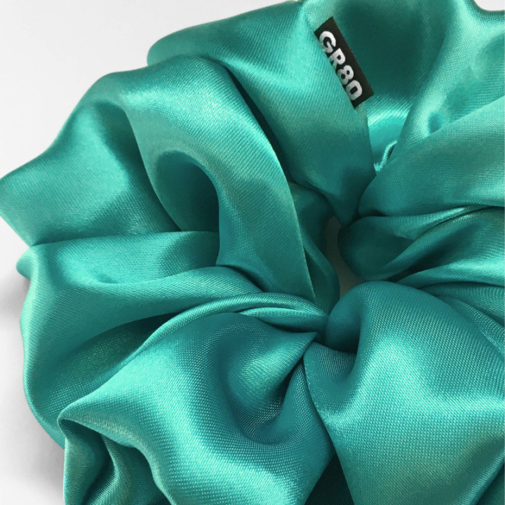 Óriás méretű, prémium minőségű, türkiz színű szatén selyem scrunchie / hajgumi. Átmérője kb. 16-17 cm