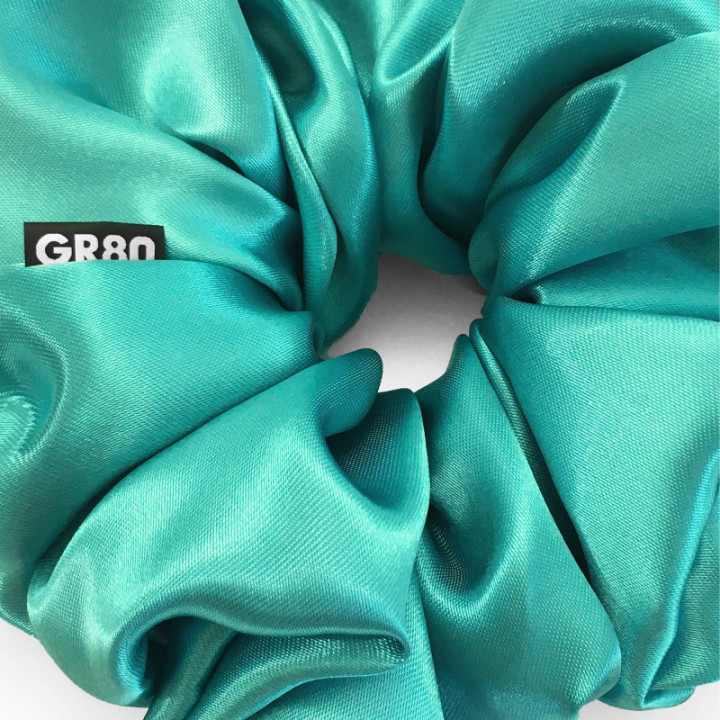 Óriás méretű, prémium minőségű, türkiz színű szatén selyem scrunchie / hajgumi. Átmérője kb. 16-17 cm