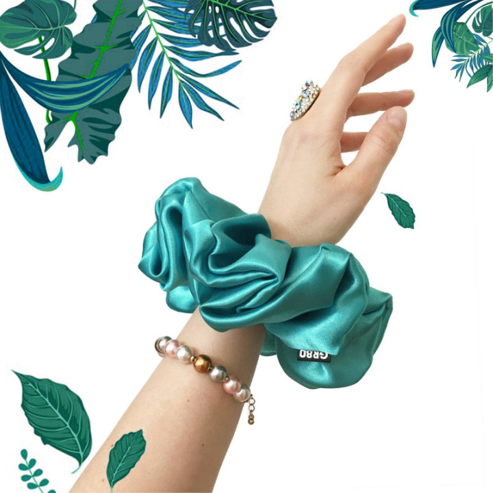 Óriás méretű, prémium minőségű, türkiz színű szatén selyem scrunchie / hajgumi. Átmérője kb. 16-17 cm
