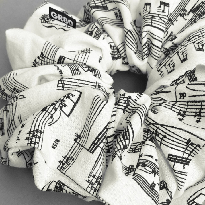 XXL méretű, kotta mintás textil hajgumi. 100% pamut scrunchie