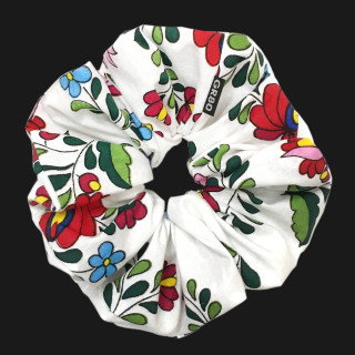 Óriás, kalocsai mintás hajgumi (scrunchie) minőségi 100% pamutból | FEHÉR | Átmérője kb. 16-17 cm