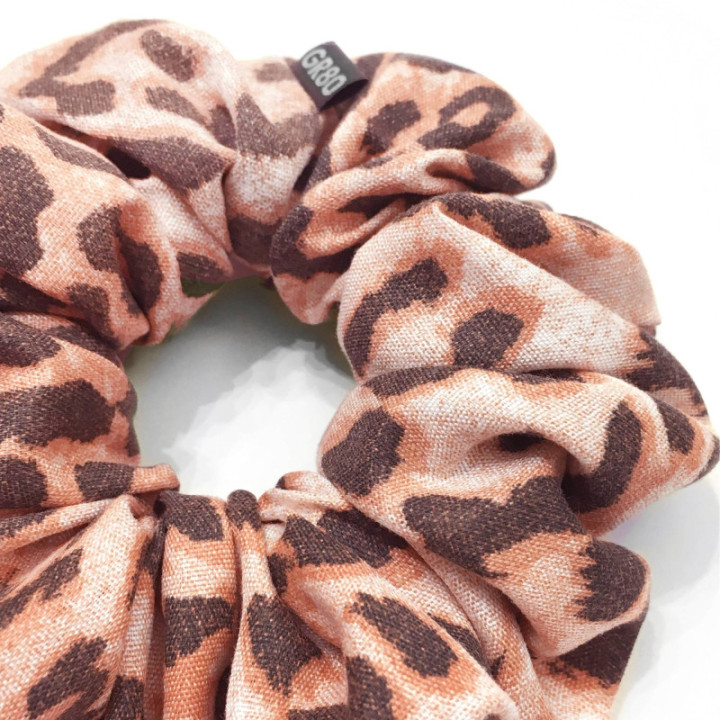 Párduc mintás hajgumi. Pamut microfiber scrunchie. Elegáns hajdísz