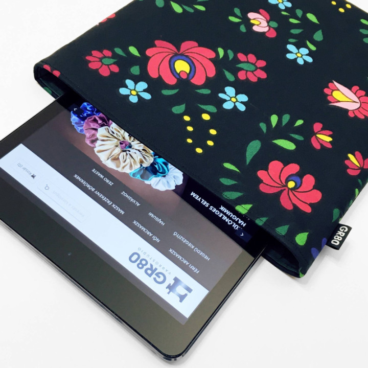 Univerzális könyvtok, tabletvédõ. Kalocsai, FEKETE