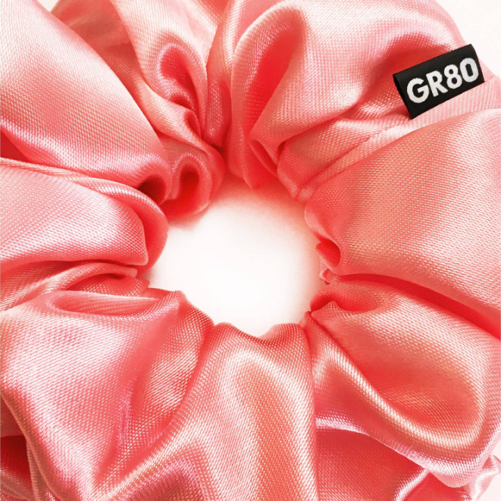 Kiváló minőségű szaténselyem hajgumi scrunchie. Lófarok, ananász, copf frizurához