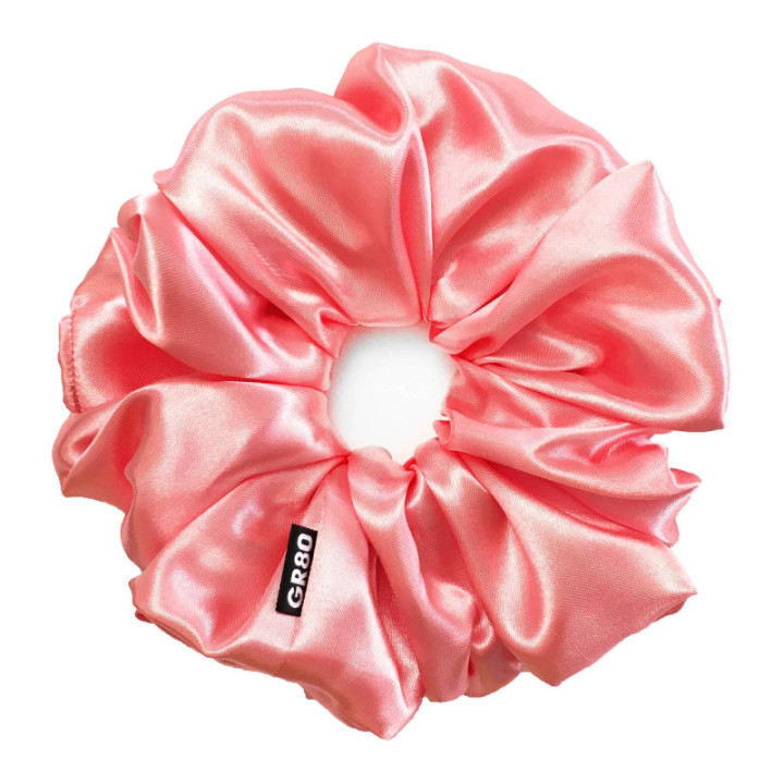 Óriás méretű szatén selyem hajgumi. Kíméletes a hajhoz! Minőségi, elegáns scrunchie. Lazac színű
