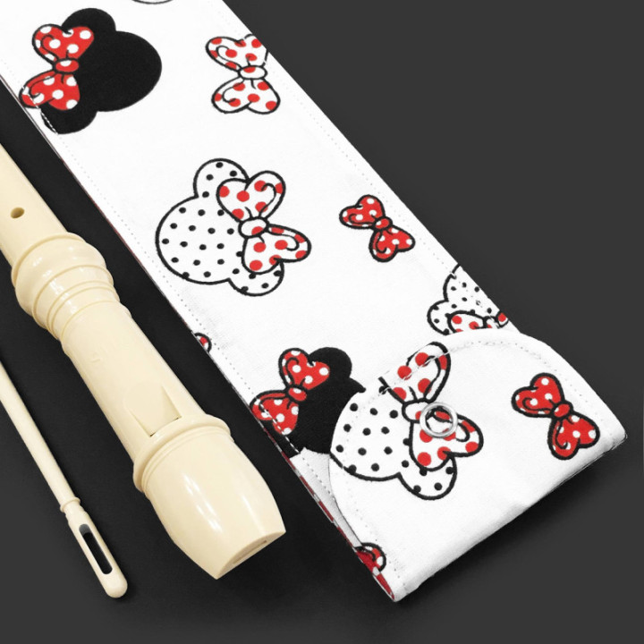Szoprán furulya és tisztítópálca tárolásához való védőtok. Bélelt furulyahuzat. Disney Mickey és Minnie egér mintával