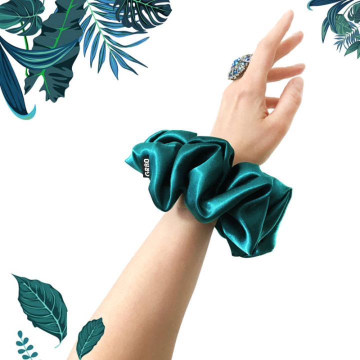 Szatén hajgumi scrunchie, töredezett hajra. Óvja a hajat, megőrzi hidratáltságát, nem húzza