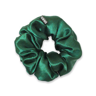 Smaragdzöld selyem hajgumi scrunchie. Prémium minőségű szatén. Kíméli a hajat, nem töri meg, jól tart. Átmérője kb. 12 cm
