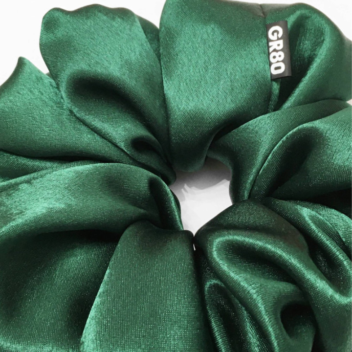 Silk hajgumi scrunchie. Oversized XXL méretű szatén hajgimi. Kézzel készült minőségi selyemből. A legjobb hajgumi! Sötétzöld