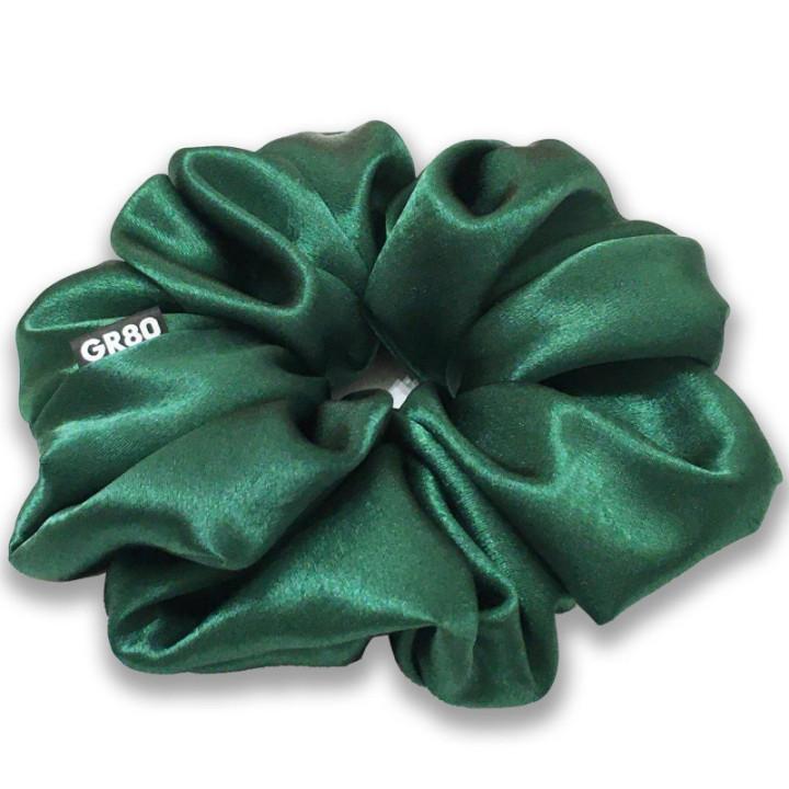A legjobb selyem hajgumi! Kiváló minőségű szaténból készült kézzel. Elegáns és különleges kézműves silk scrunchie. Smaragdzöld