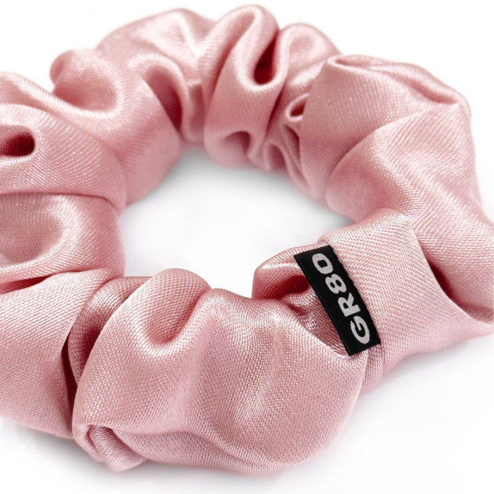 A legjobb selyem hajgumi! Kézműves mini scrunchie, kiváló minőségű szaténból. Elegáns és különleges silk scrunchie. Rózsaszín