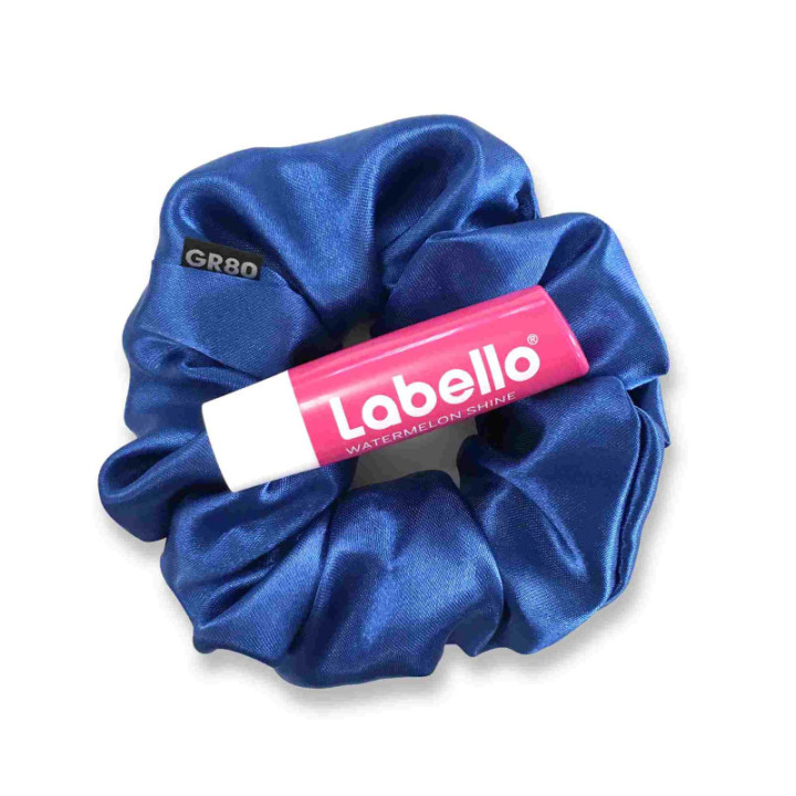 Királykék szatén scrunchie – luxus hatású hajgumi, nem csúszik, nem húzza a hajat, tökéletes ajándékötlet stílusos nőknek