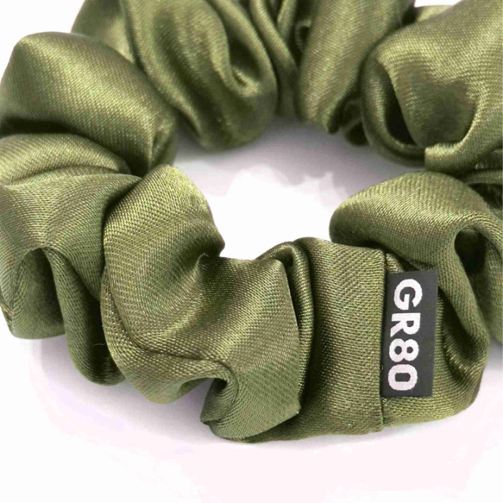 A legjobb selyem hajgumi! Kézműves mini scrunchie, kiváló minőségű szaténból. Elegáns és különleges silk scrunchie. Khaki