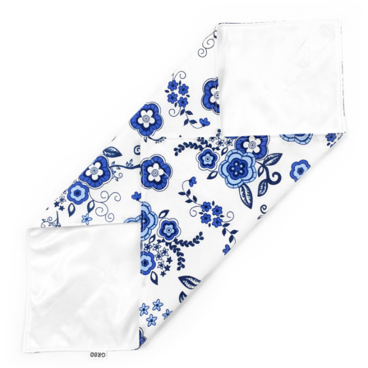 Újra és újra használható kék inda virág mintájú textil csomagoló uzsihoz, tízóraihoz, sajthoz. Zero waste öko szalvéta