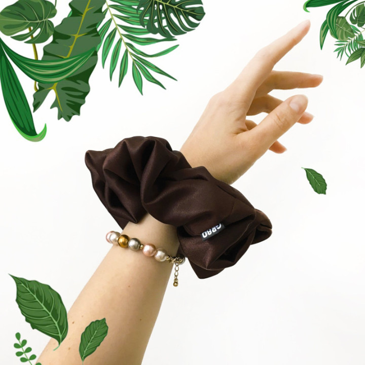 Csokibarna elegáns hatalmas méretű, prémium minőségű selyemszatén hajgumi scrunchie.