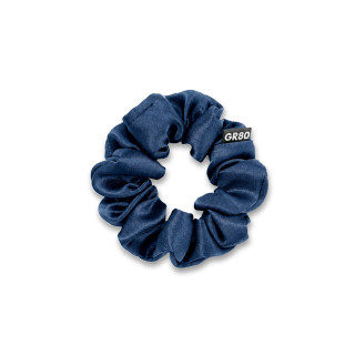 Sötétkék szatén hajgumi scrunchie. Prémium minőségű szaténselyem. Kíméli a hajat, nem töri meg, jól tart. Mini méret, vékony